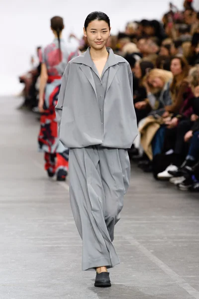 Look 15